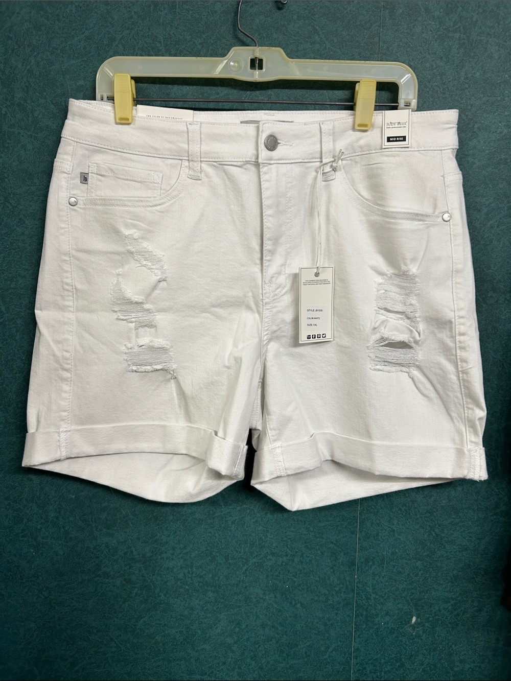 NWT 1X Judy Blue White Distressed Boyfriend Fit Cuffed Denim Shorts